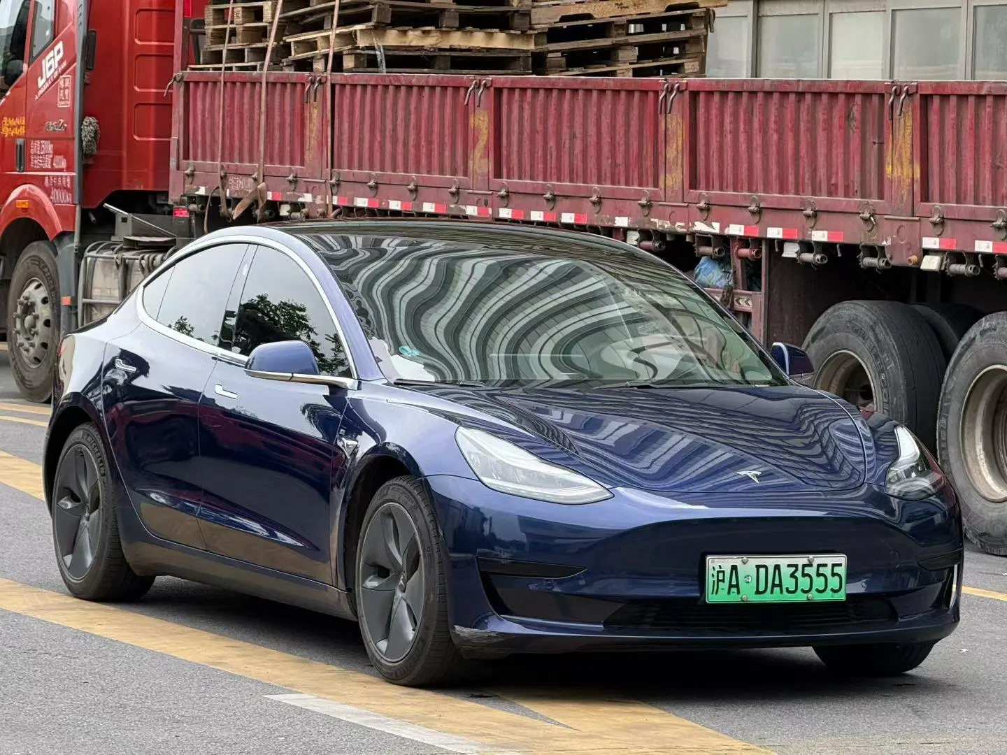 Tesla Model 3 Facelift, long battery life, rear-wheel drive version