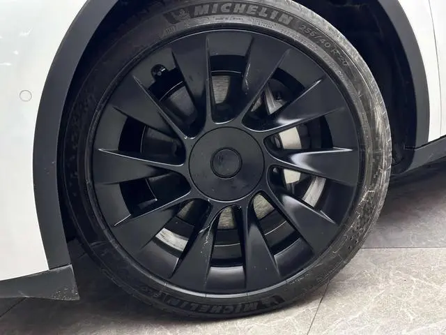 Tesla Model Y Long battery life all-wheel drive version