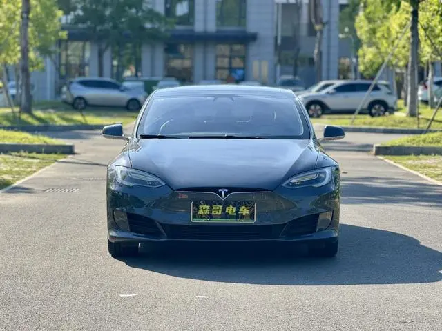 Tesla Model S 75