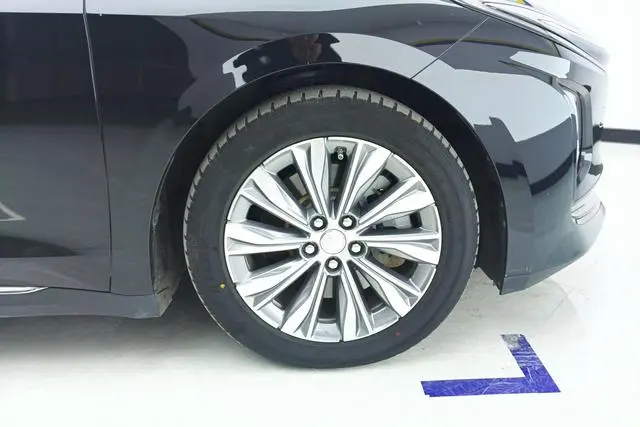 Hongqi Hongqi E-QM5 620KM PLUS version