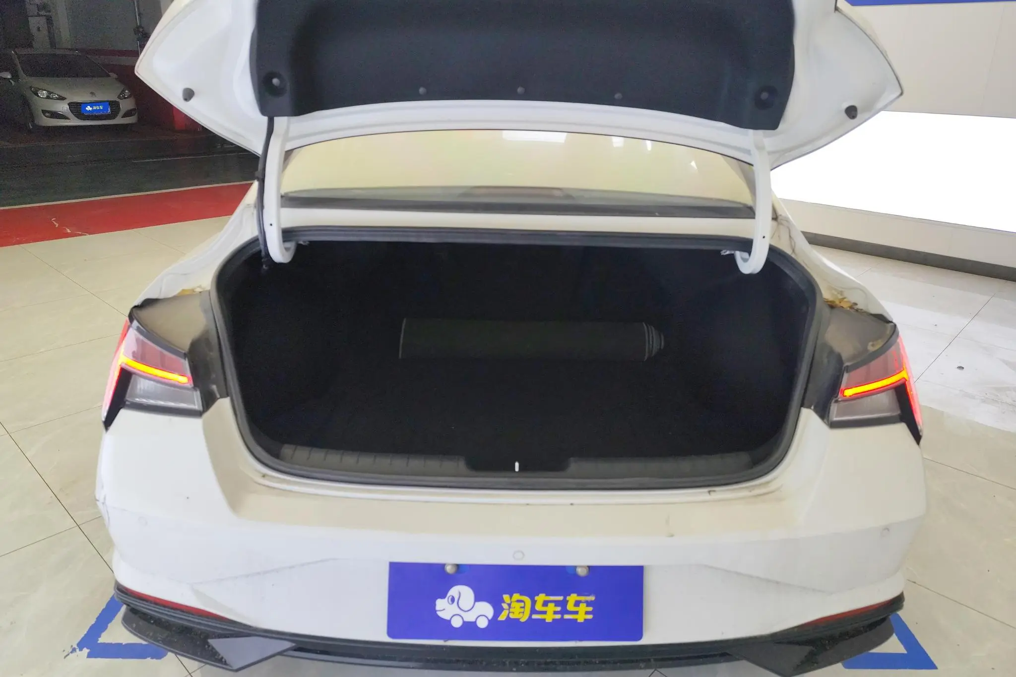 Hyundai Elantra 1.5L CVT LUX Premium Edition