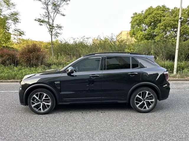 LYNK & CO Lynk &Co. 01 EM-P 1.5TD PHEV Halo