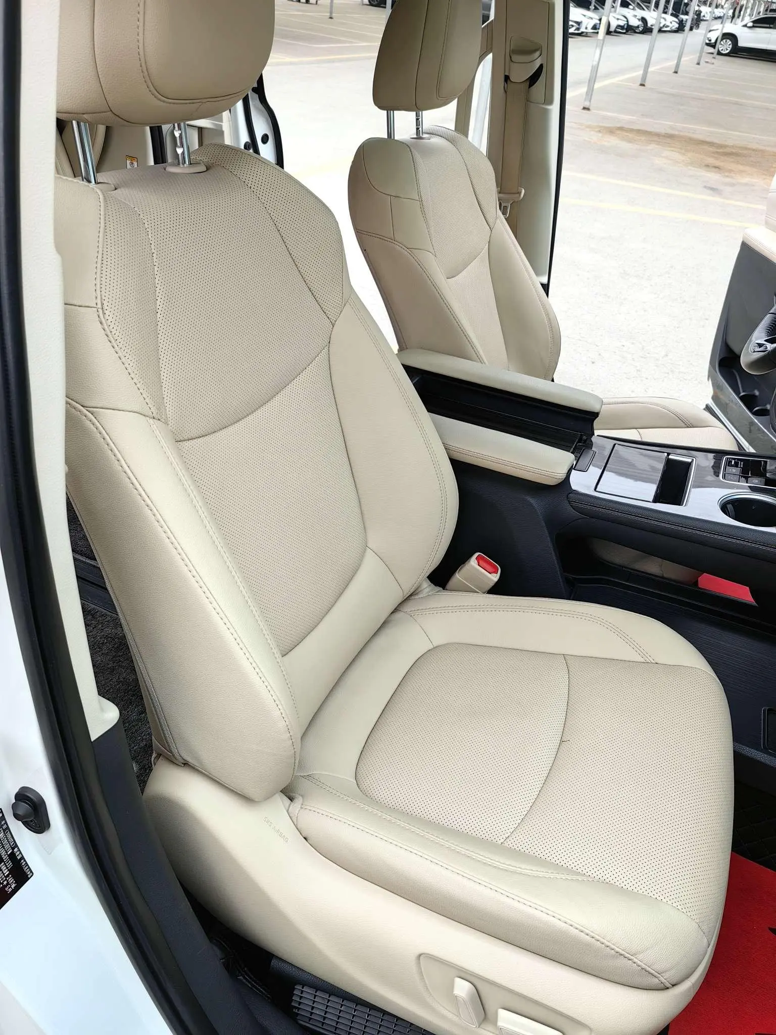 TOYOTA Saina 2.5L Hybrid Premium Edition