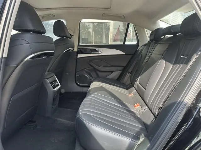 Hongqi Hongqi H5 1.5T DCT Zhilian Flag Rhyme Version