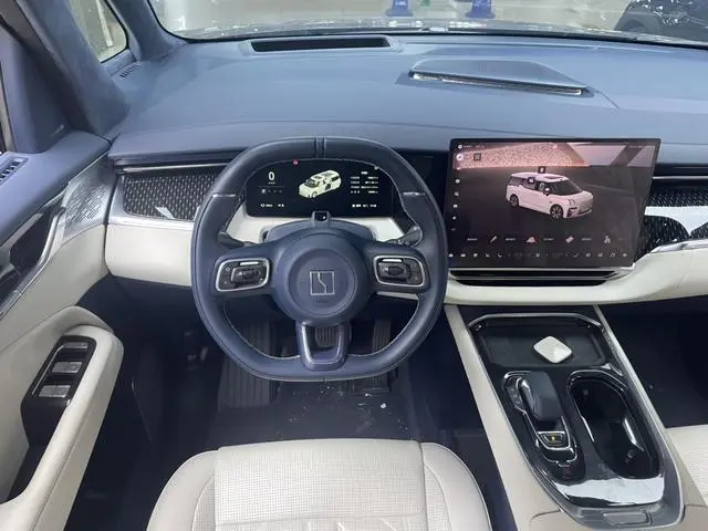 ZEEKR ZEEKR 009 Seven-seater aisle version four-wheel drive 108kWh