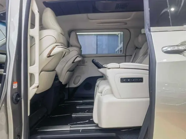 Lexus Lexus LM 500h DIRECT4 six-seater premium edition