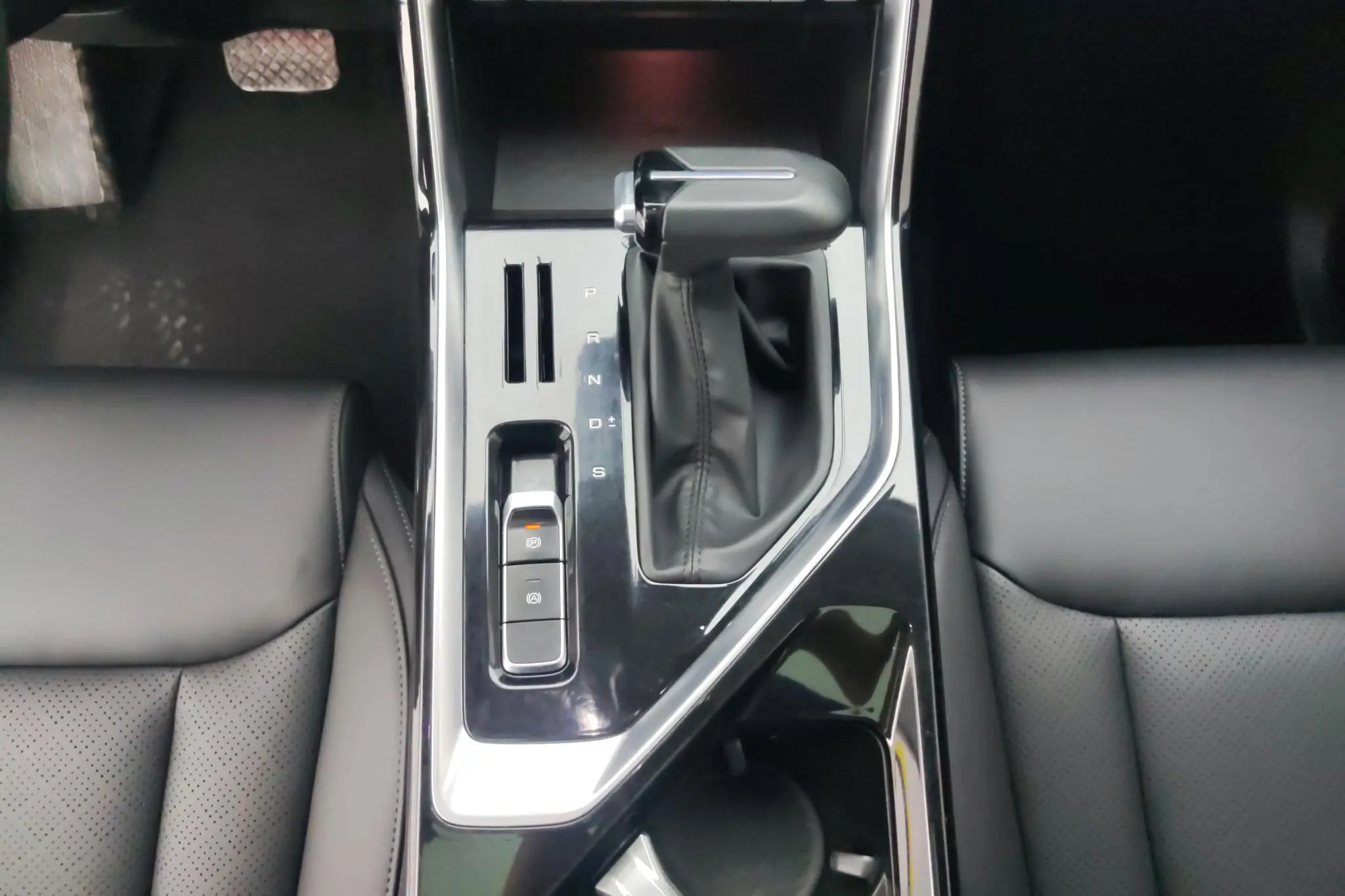 Wuling Wuling Xingchen 1.5T automatic star Obsidian version