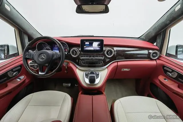 Mercedes-Benz Mercedes-Benz V-class V 260 L Premium Extended Version