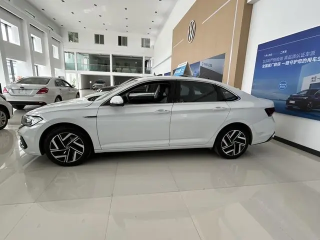 Volkswagen Sagitar 200TSI DSG Flying Edition