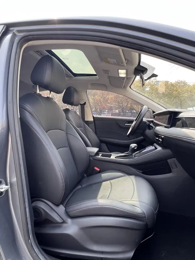 Roewe Roewe i5 1.5L CVT Deluxe Edition