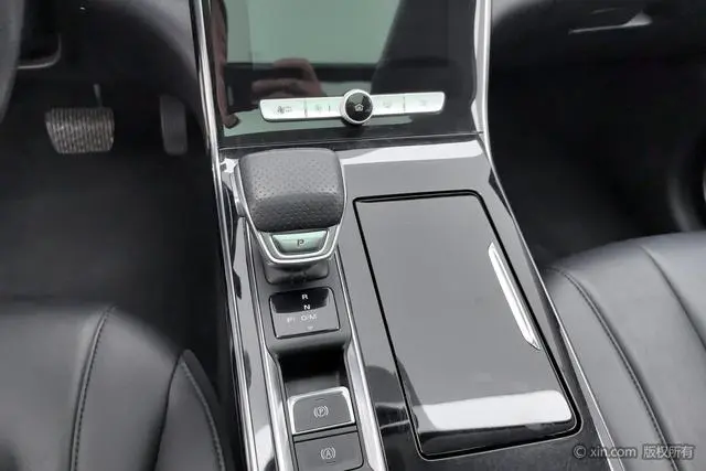 Roewe Roewe RX5 MAX 300TGI Automatic Smart Cockpit Deluxe Edition