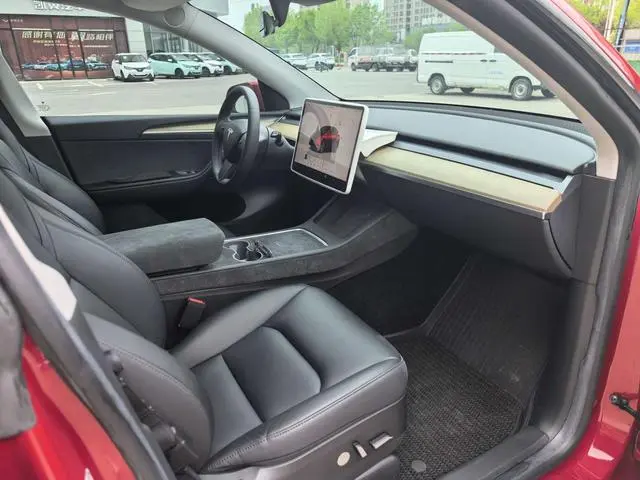 Tesla Model Y Facelifted rear-wheel drive version