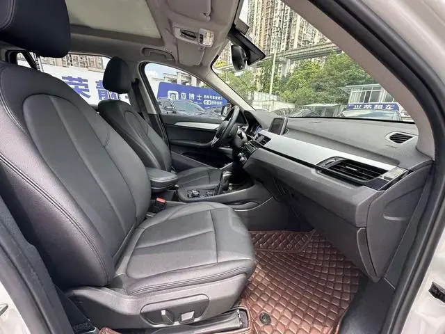 BMW BMW X1 sDrive20Li leading type
