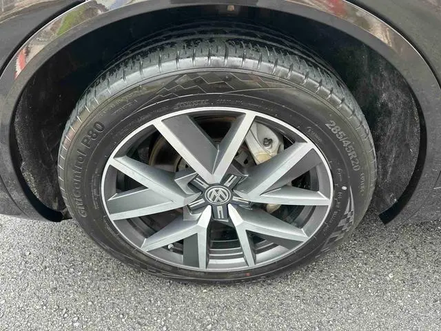 Volkswagen Touareg 3.0 TSI Sharp Front Version Country V