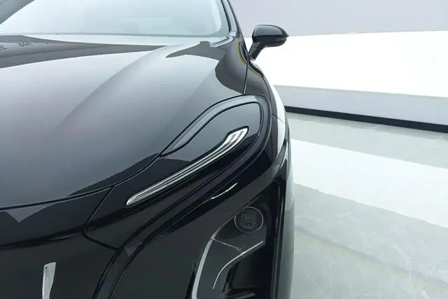 Hongqi Hongqi E-QM5 620KM PLUS version
