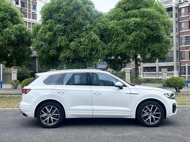 Volkswagen Touareg 3.0 TSI Sharp Front Version Country V