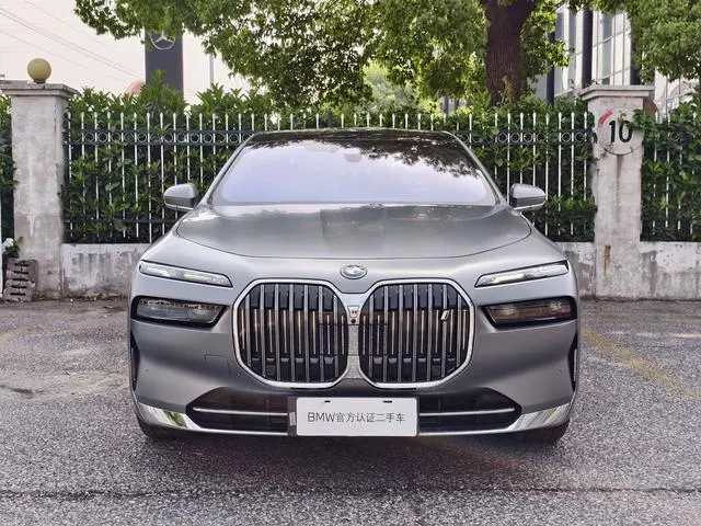 BMW BMW i7 xDrive60L Luxury Set