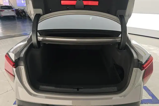 Hongqi Hongqi EH7 760 Pro+ four-wheel drive version