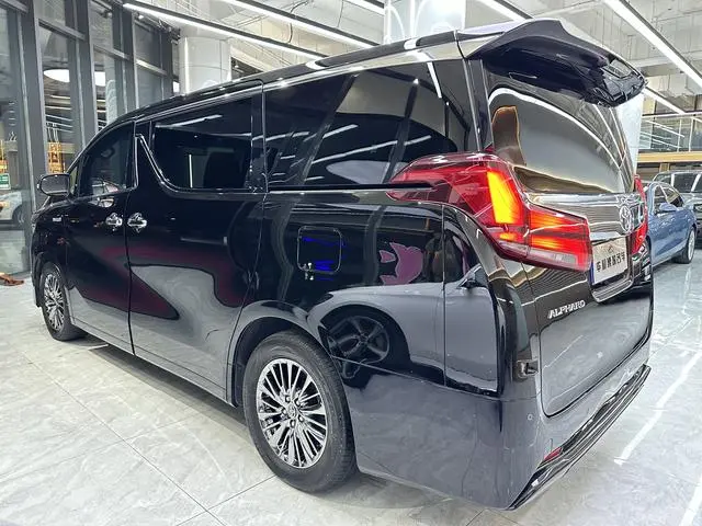 TOYOTA Elfa Dual engine 2.5L Deluxe Edition