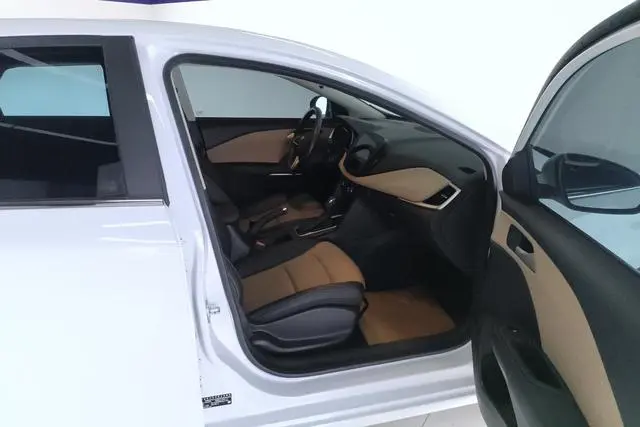 Chevrolet Cruze 320 automatic Enjoy Skylight version