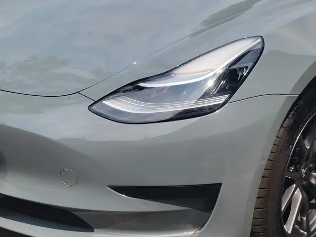 Tesla Model 3 Upgraded version of standard battery life rear drive