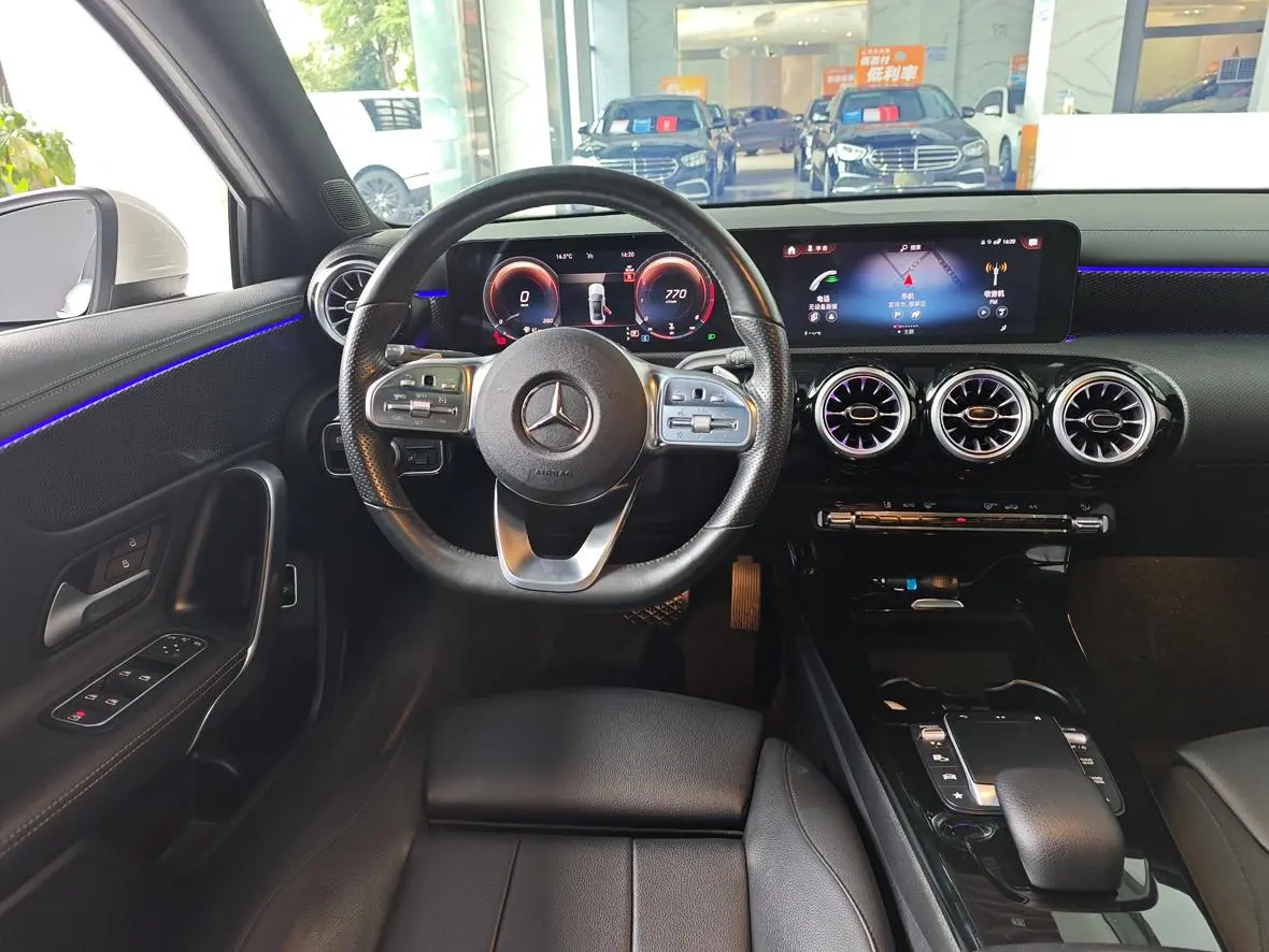 Mercedes-Benz Mercedes-Benz A-class Second facelift A 200 L sports sedan fashion version