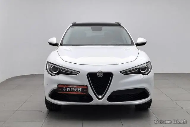 Alfa Romeo Stelvio 2.0T 200HP Deluxe Edition