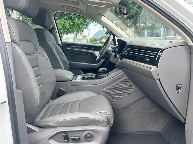 Volkswagen Touareg 3.0 TSI Sharp Front Version Country V