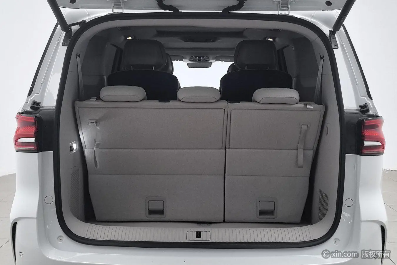 Roewe Roewe iMAX8 400TGI Reunion Edition