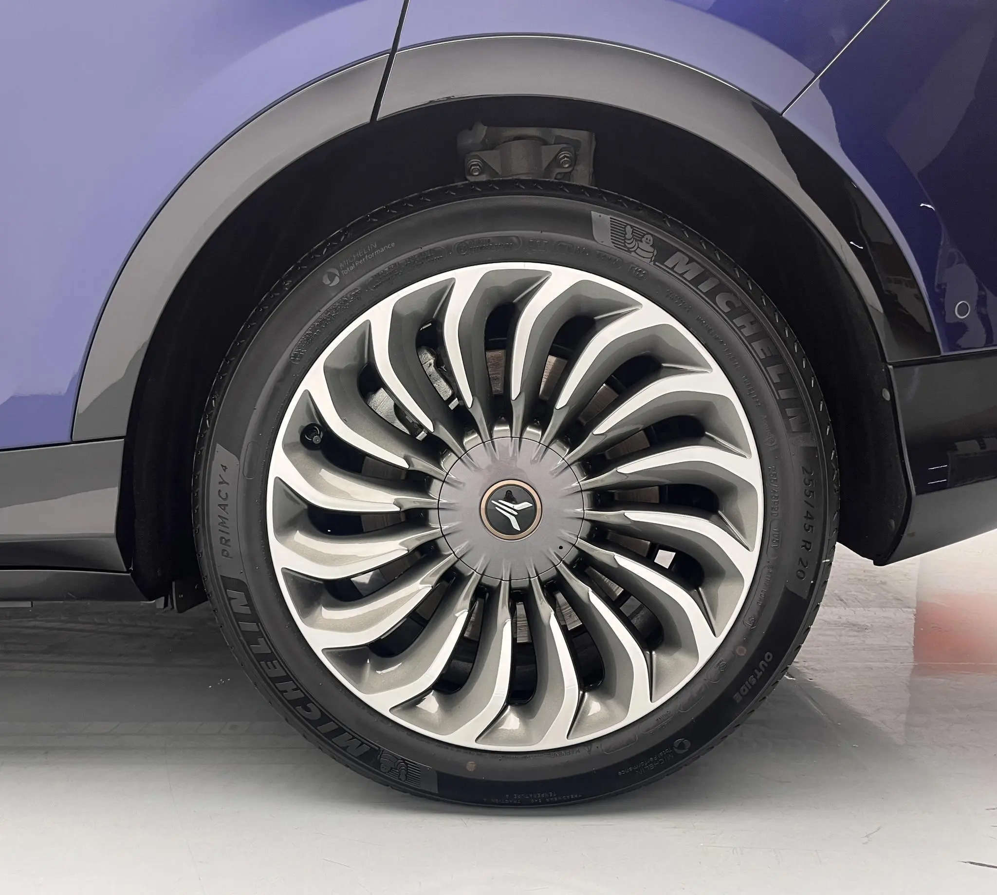 VOYAH Lan Tu FREE Four-wheel drive, long battery life, extended range version