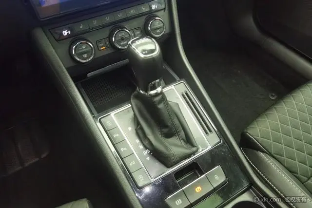 Skoda Speed pie ZI330 DSG Comfort Edition Country V