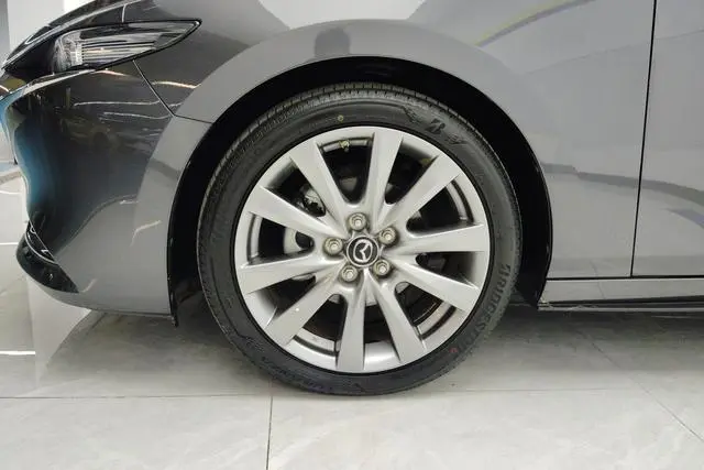 Mazda Mazda 3 Angkesaila 2.0L automatic premium version