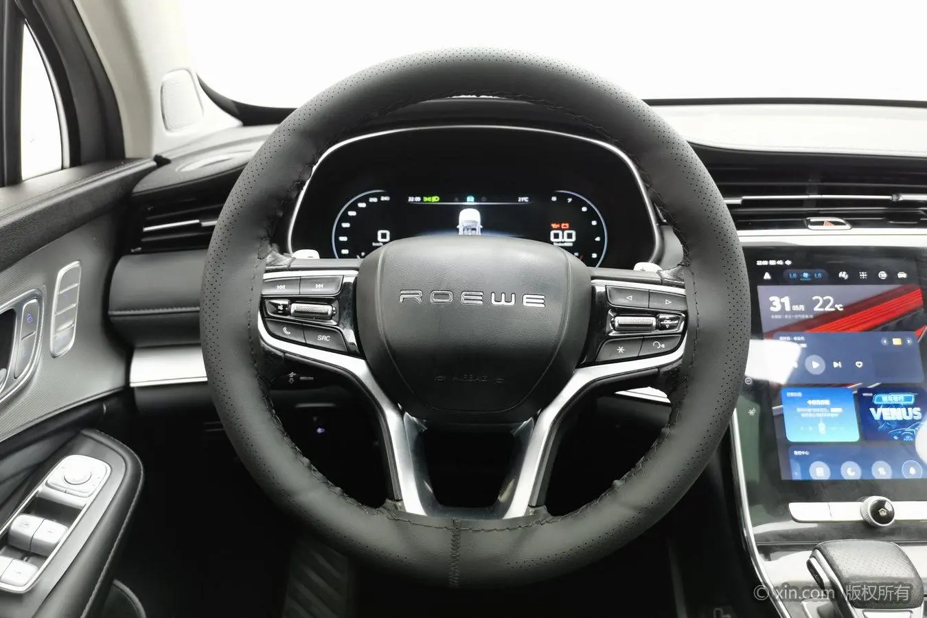 Roewe Roewe RX5 MAX 300TGI Automatic Smart Cockpit Deluxe Edition