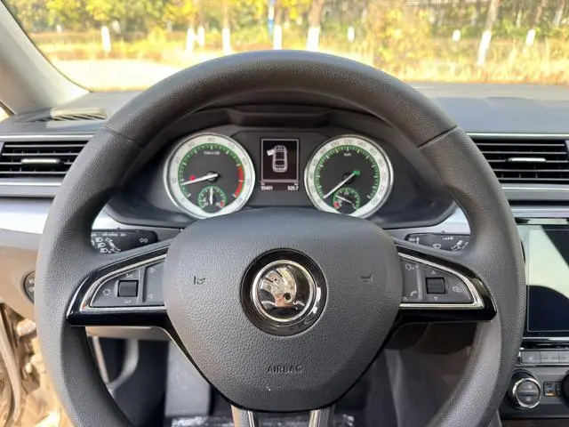 Skoda Speed pie ZI330 DSG Comfort Edition Country V