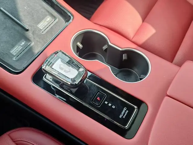 AITO Ask the world M5 Extended range Max RS four-wheel drive high-end smart driving version