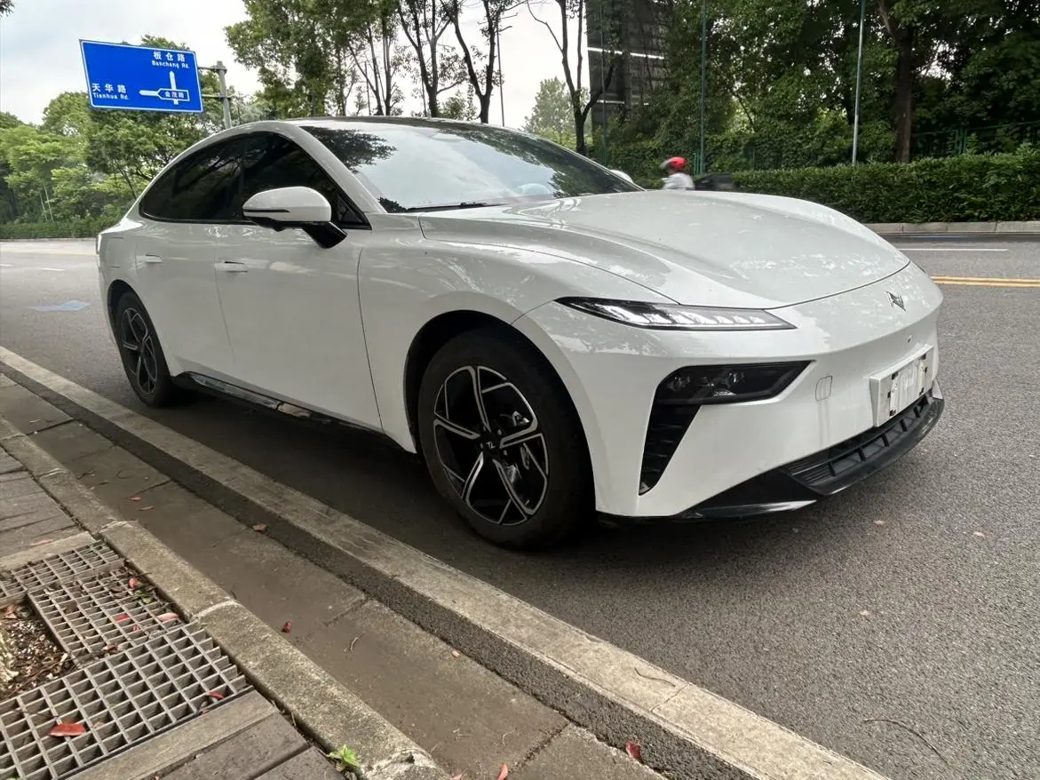 Dongfeng eπ eπ007 Extended range 200 Ruyi Edition