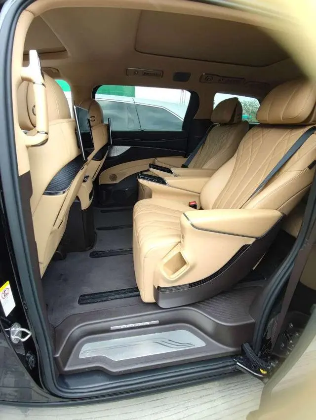 Denza Denza D9 EV Smart driving version 600 four-wheel drive flagship model