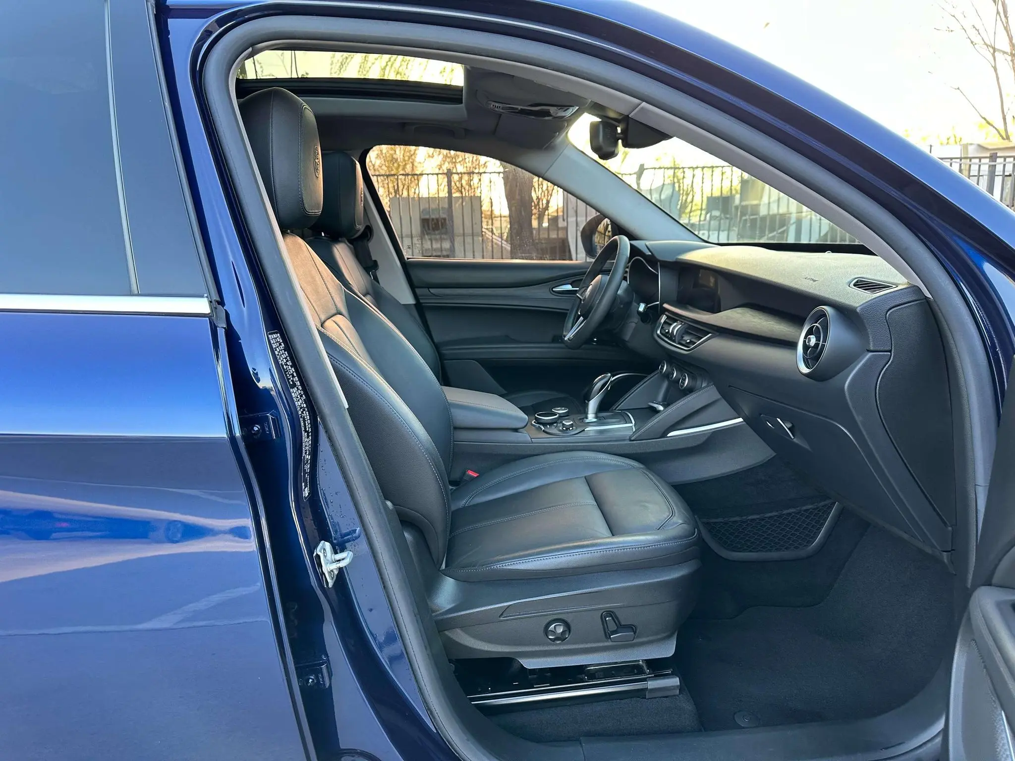 Alfa Romeo Stelvio 2.0T 200HP Deluxe Edition