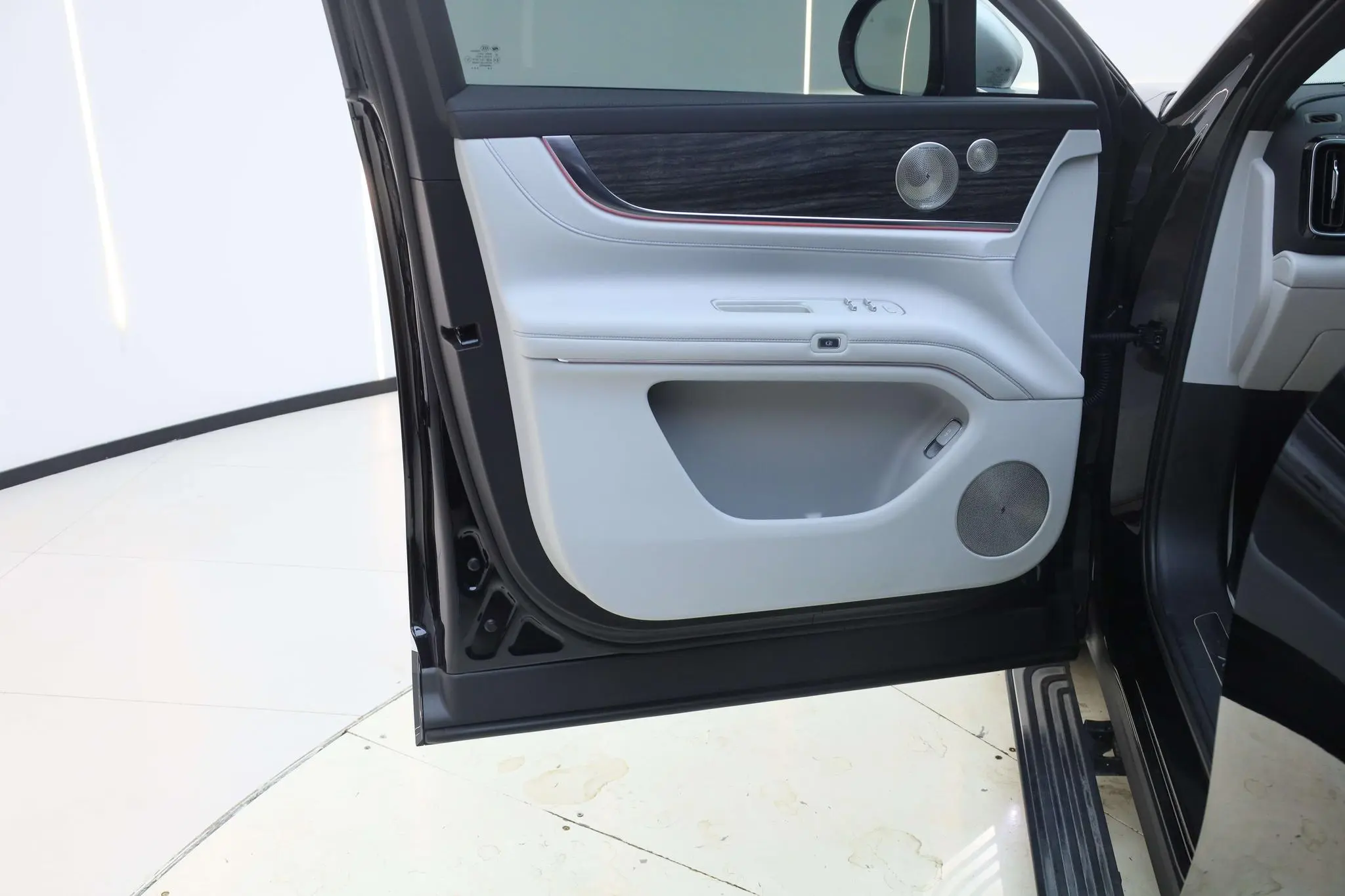AITO Ask the world M9 Extended range Ultra six-seater version