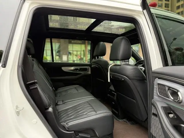 GAC Trumpchi GS8 Dual engine series 2.0TM hybrid two-wheel drive Premium Edition 7-seater