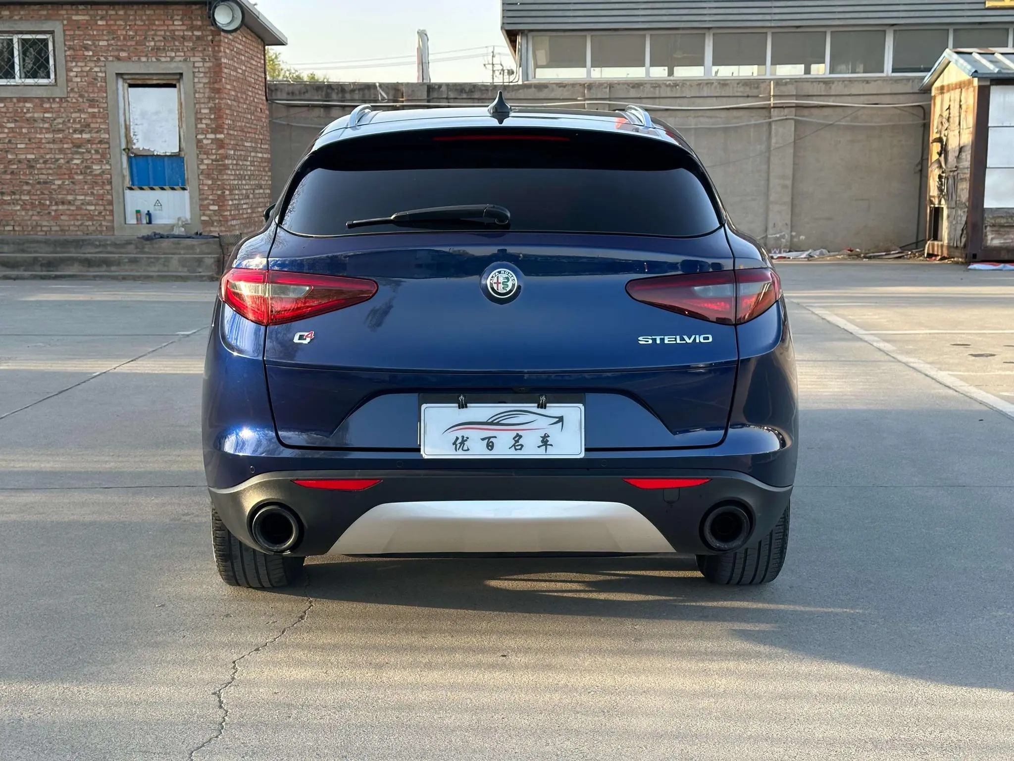 Alfa Romeo Stelvio 2.0T 200HP Deluxe Edition