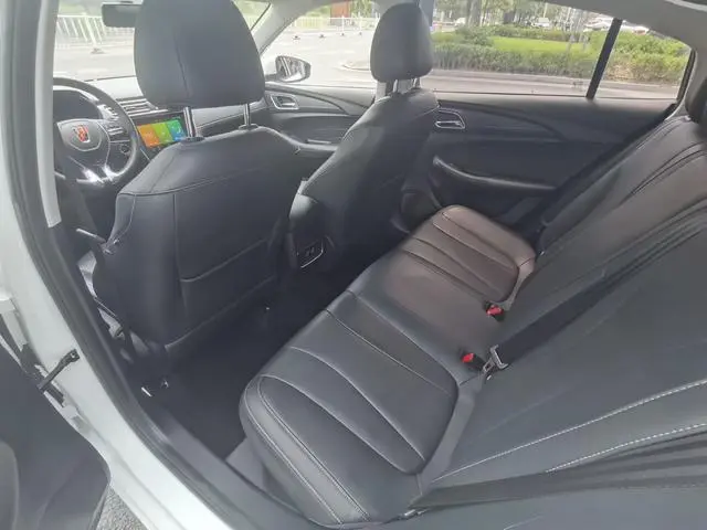 Roewe Roewe i5 1.5L automatic 4G Interconnection Linghao Ultimate Edition