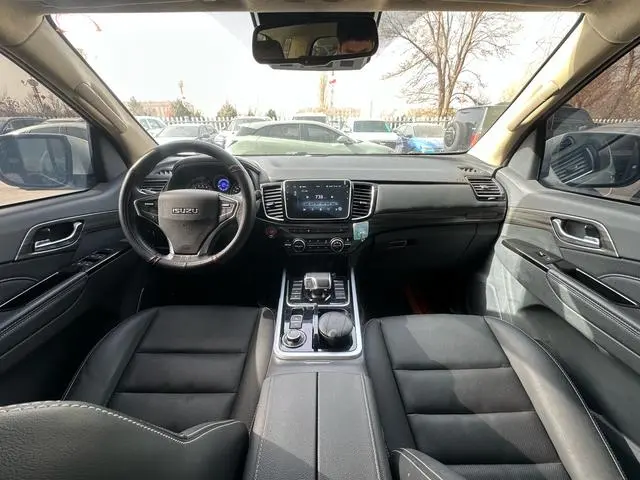 Isuzu mu-X Shepherd Ranger 2.0T gasoline automatic four-wheel drive Ultimate Edition 5 seats