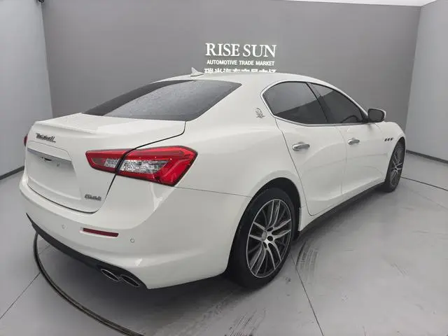 Maserati Ghibli 3.0T 350Hp standard version Country V