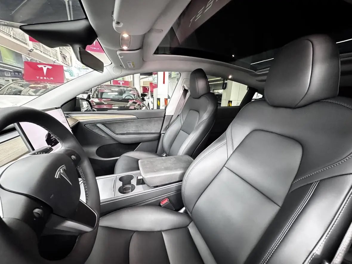 Tesla Model Y Facelifted rear-wheel drive version