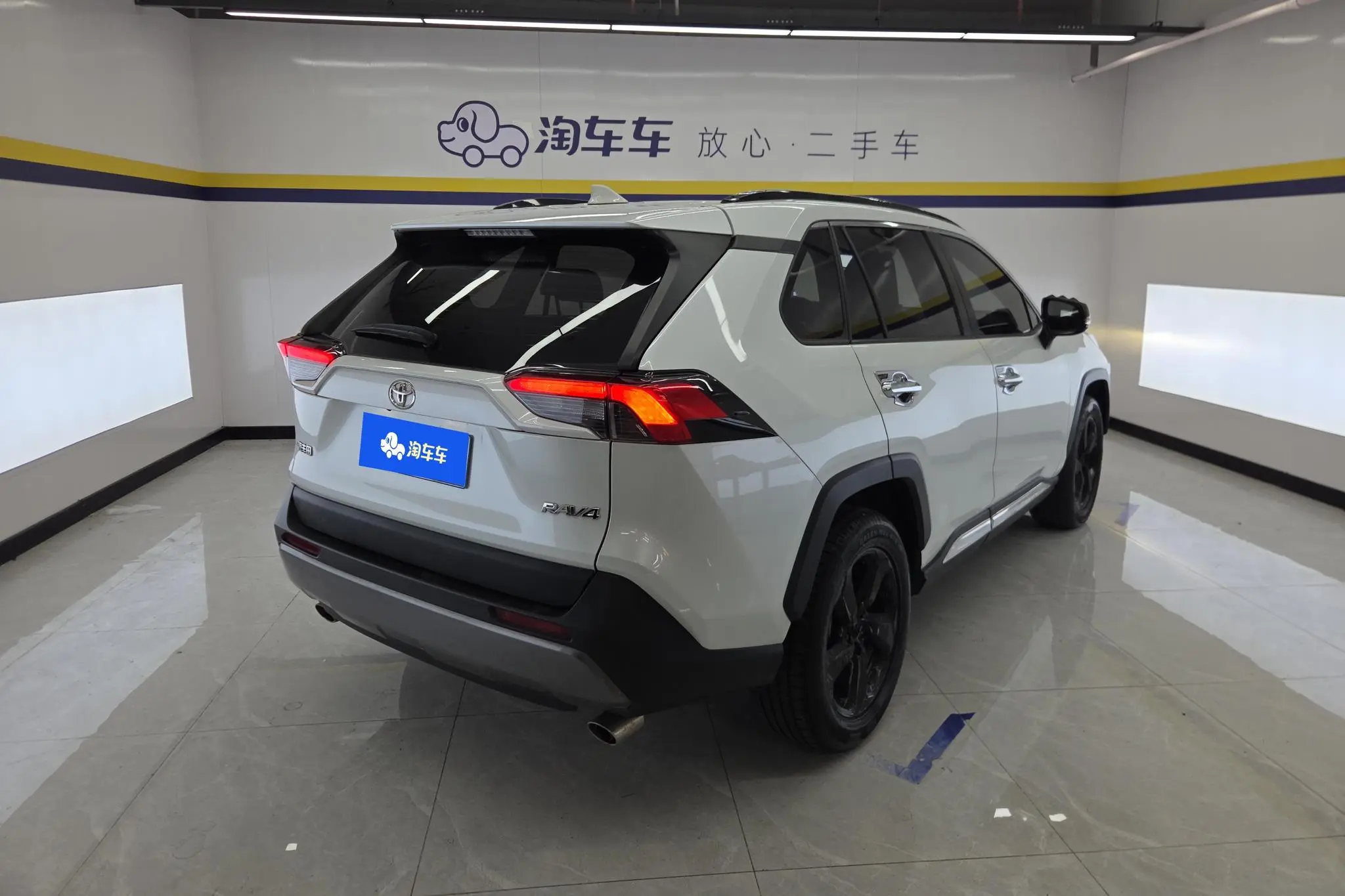 TOYOTA RAV4 Rongfang 2.0L CVT two-wheel drive fashion Plus version