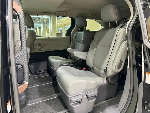 TOYOTA Grevia Smart electric hybrid dual engine 2.5L two-wheel drive comfort version