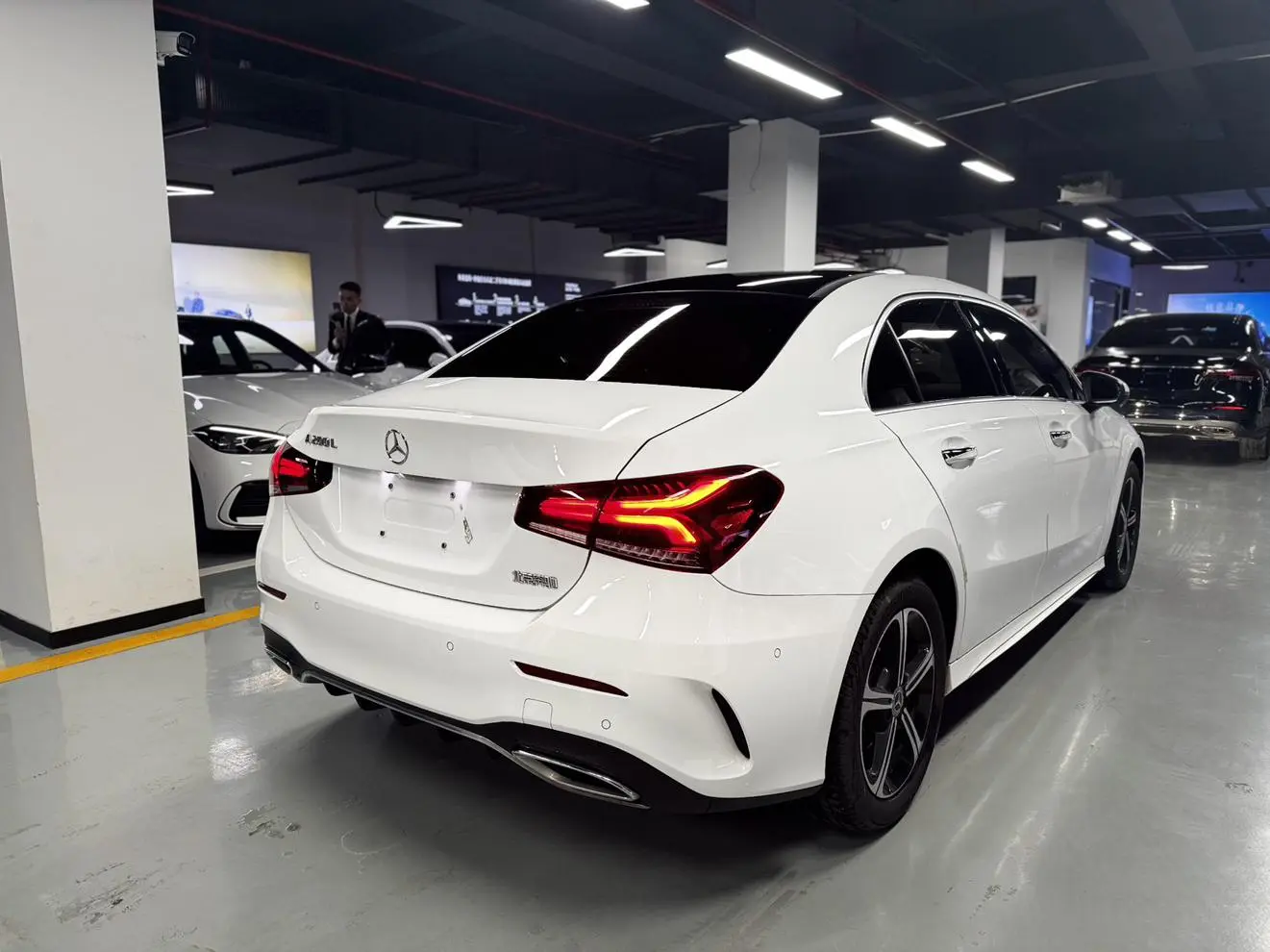 Mercedes-Benz Mercedes-Benz A-class A 200 L sports sedan fashion Version
