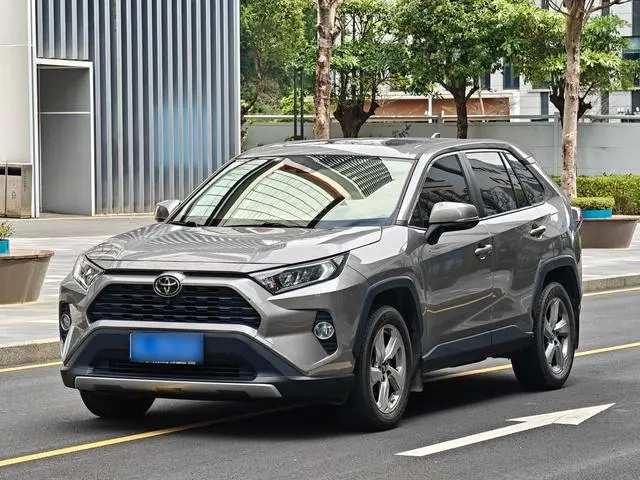 TOYOTA RAV4 Rongfang 2.0L CVT two-wheel drive fashion version