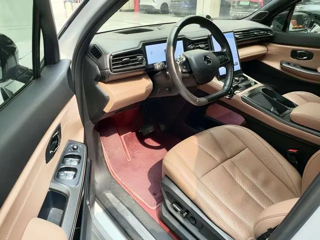 NIO NIO ES8 580KM signature version six seats
